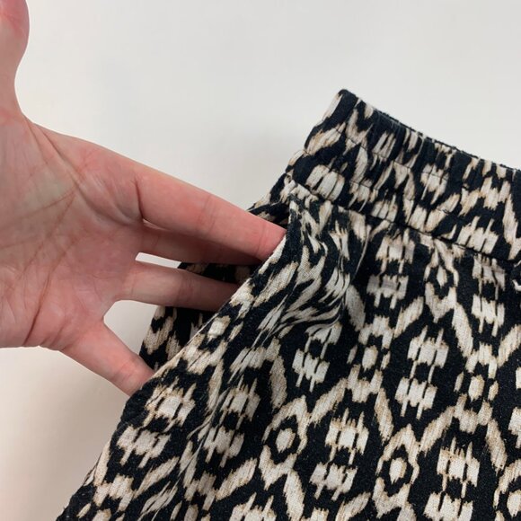 Old Navy Black Ikat Printed Linen Blend Pull On Shorts S - Picture 2 of 5